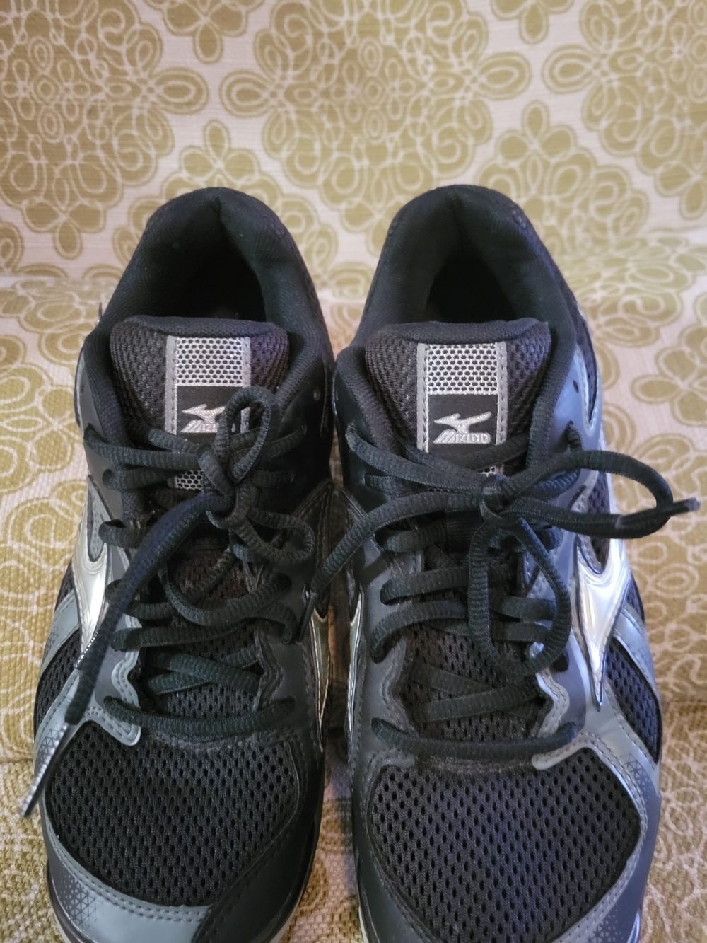 Mizuno Black and Silver Womens Athletic Running Shoes